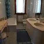 3 Floors Independent Garden And Garage فيلة سينالونغا